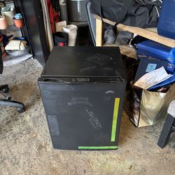 FREE NOT WORKING MINI FRIDGE