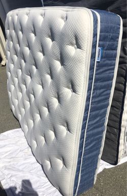 ••••Full Size Mattress ••••