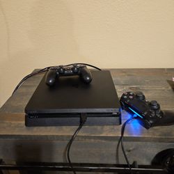 Ps4 2 Controllers 5 Games Installed 