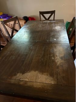 Table with 6 chairs.