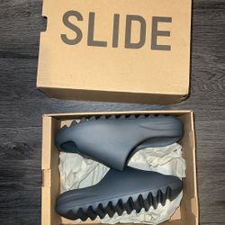 Yeezy Slides Size 5Y