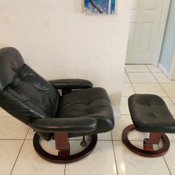 Genuine Leather Lounge Chair & Ottoman Swivel Stressless