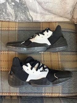 Harden 4 Black & White