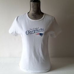 NFL New England Patriots women's white short sleeve graphic t-shirt size M 