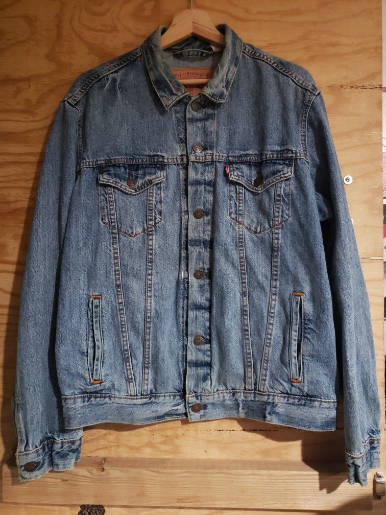 Vintage Levi's brand mid wash jean trucker jacket