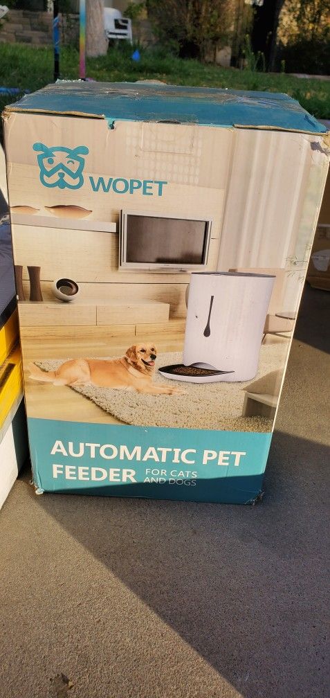 $40 WOPET AUTOMATIC PET FEEDER