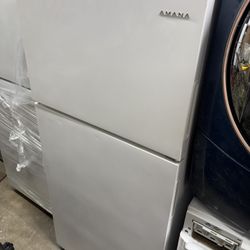 Amana Refrigerator Top Freezer “white” 