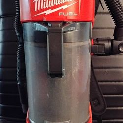 Milwaukee Backpack Vacuum W/Battery