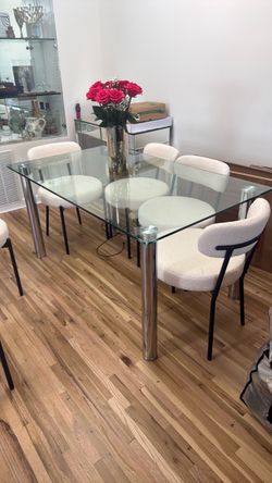 Free Glass table for 6 chairs (chairs not included)