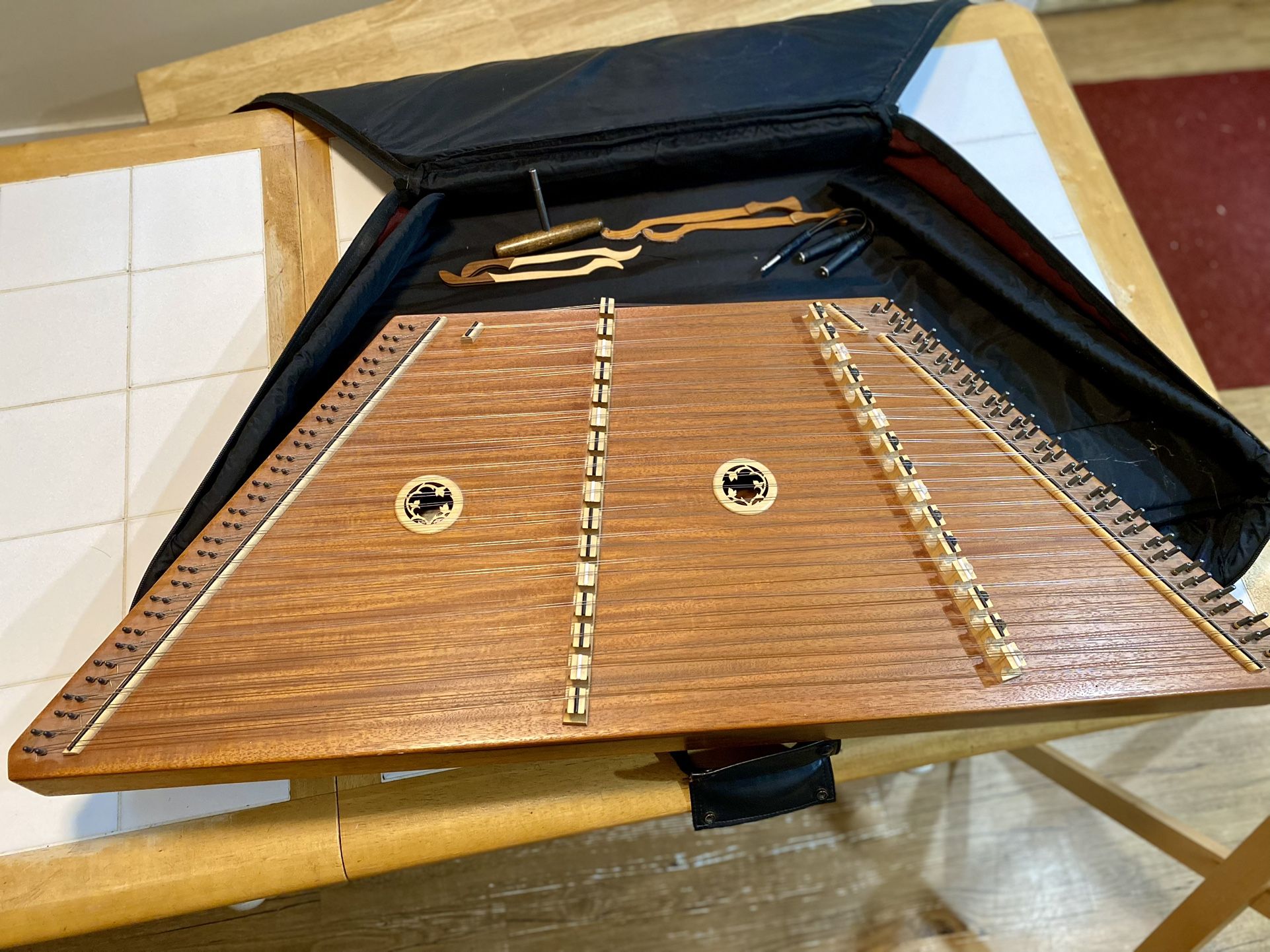 Hammered Dulcimer Dusty Strings D-35