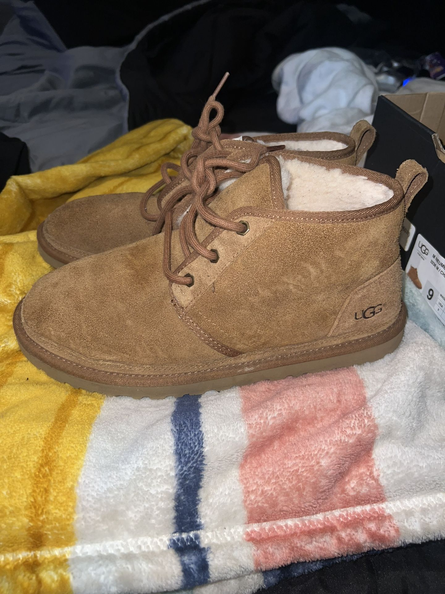 Ugg low Men Size 9