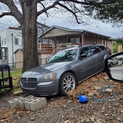 2005 Dodge Magnu. Se