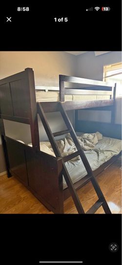 Bunk bed (twin over full )2 ‘mattress