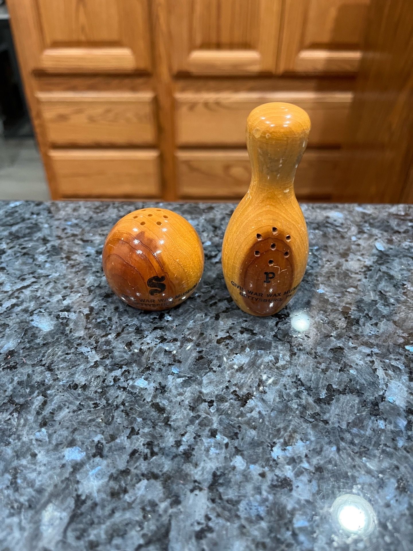 Vintage Wood Bowling Ball and Bowling Pin Civil War Wax Museum. Gettysburg, Pennsylvania Souvenir Salt & Pepper Shakers. Size bowling pin approximate