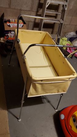 Vintage late 70's 80's bassinet