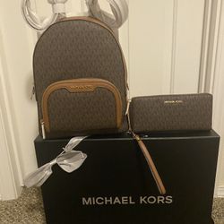 Brand New Michael Kors Backpack 🎒 And Wallet 