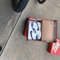 Nike Court Royale 2 Mid Used Once