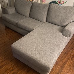 Couch w Pull Out Bed