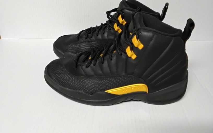 JORDAN RETRO 12s {BLACK TAXI} size 7.5