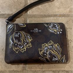 Brand New Coach zip wristlet wallet floral tulip metallic