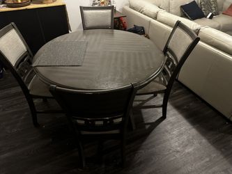 Dining Table. With 4 Chairs 