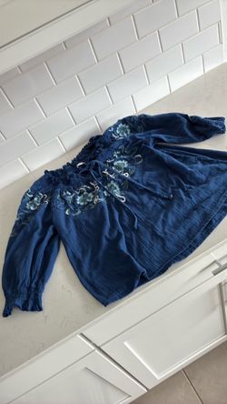 Cute women’s embroidery blouse size medium