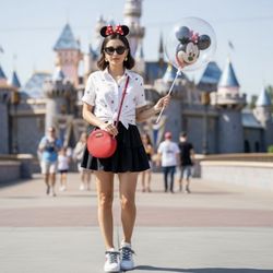 Minnie mouse adults shows size 11 new