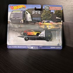 Hot Wheels - Team Transport - ‘23 Ford Mustang RTR Spec 5 & Aero lift 