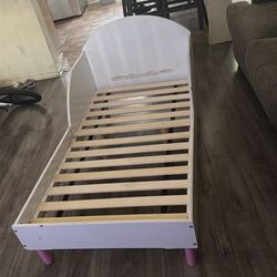 Free Toddler bed