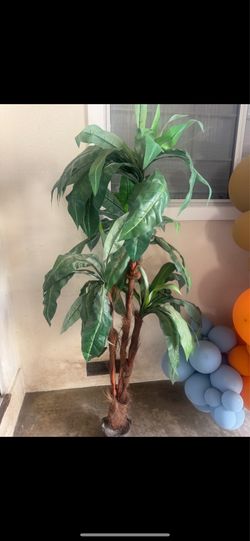 Artificial tropical tree