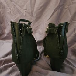 Shoedazzle Black Strappy Heel Size 9.5