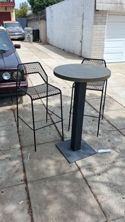 Stools and 24" round table