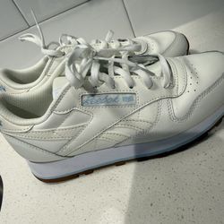 Women’s Classic Reebok Sneakers - 7.5 