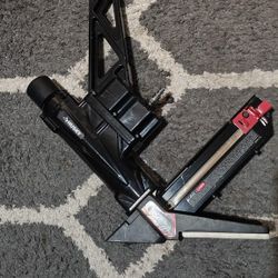 Husky HDUFL50 Pneumatic 3-in-1 Flooring Nailer.
