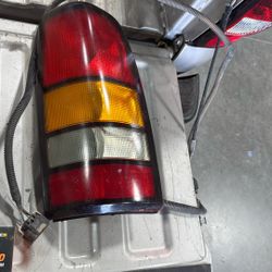 2005 GMC Tailight 