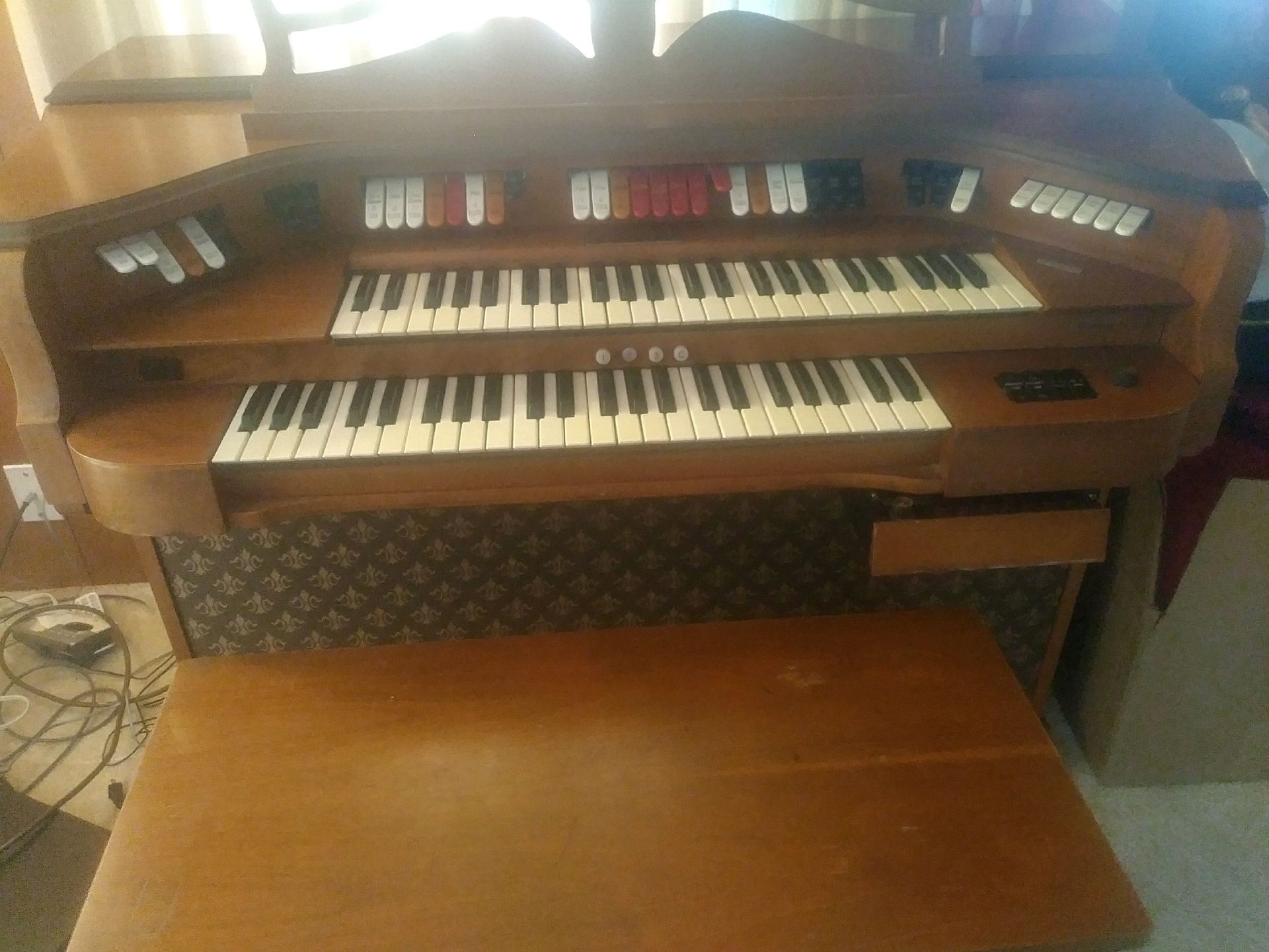 Baldwin organ