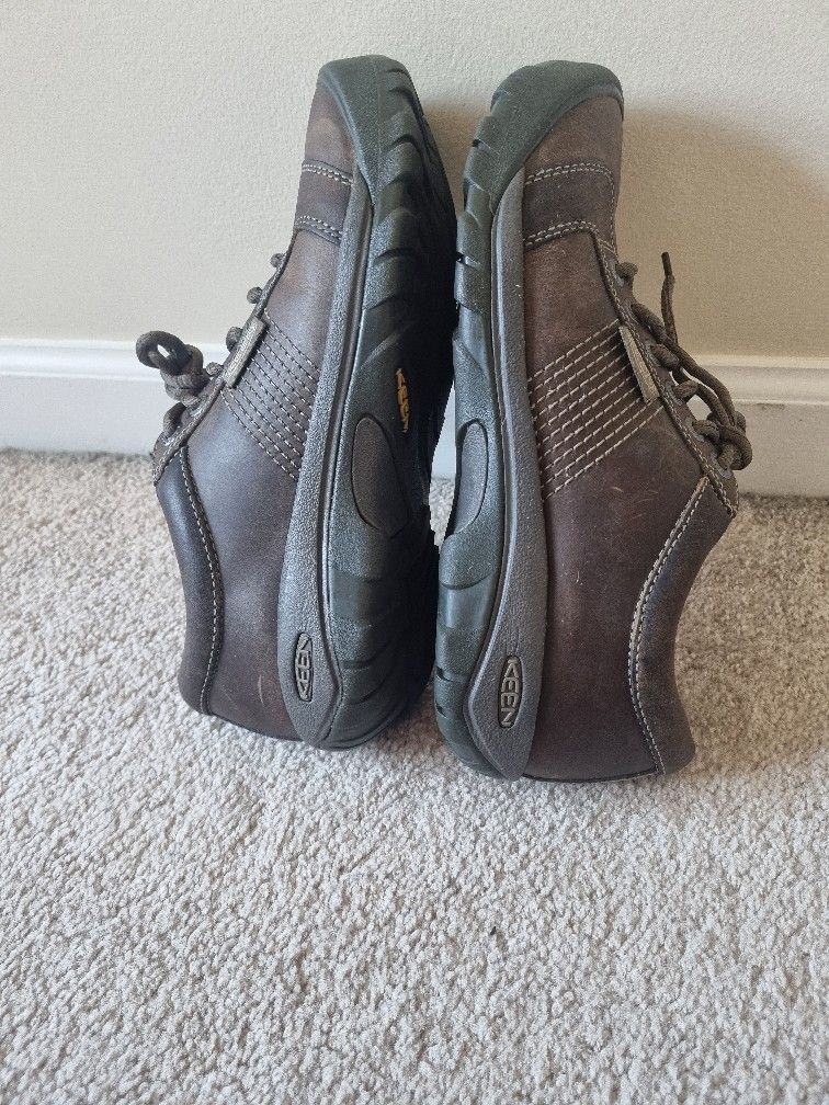 Keen Men's Austin shoes Size 9.5 US