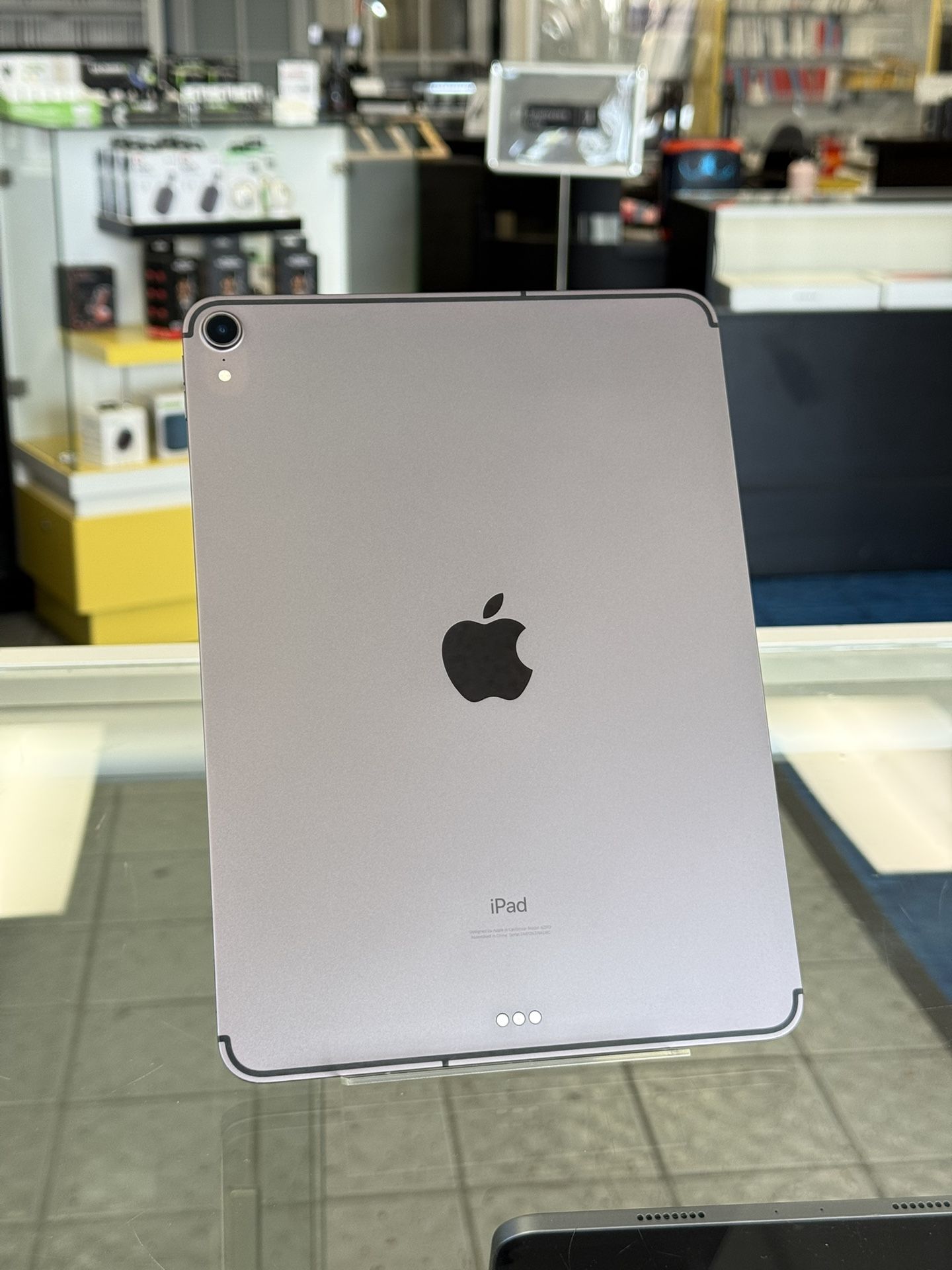 Apple iPad Pro 11” 1st Gen 256GB LTE Cellular Unlocked