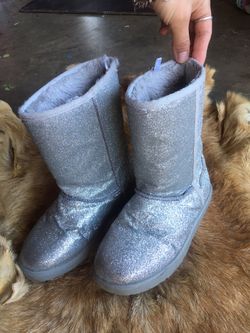 Girls silver boots size 3