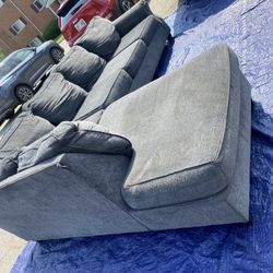 LARGE GREY MODERN DAY SECTIONAL 