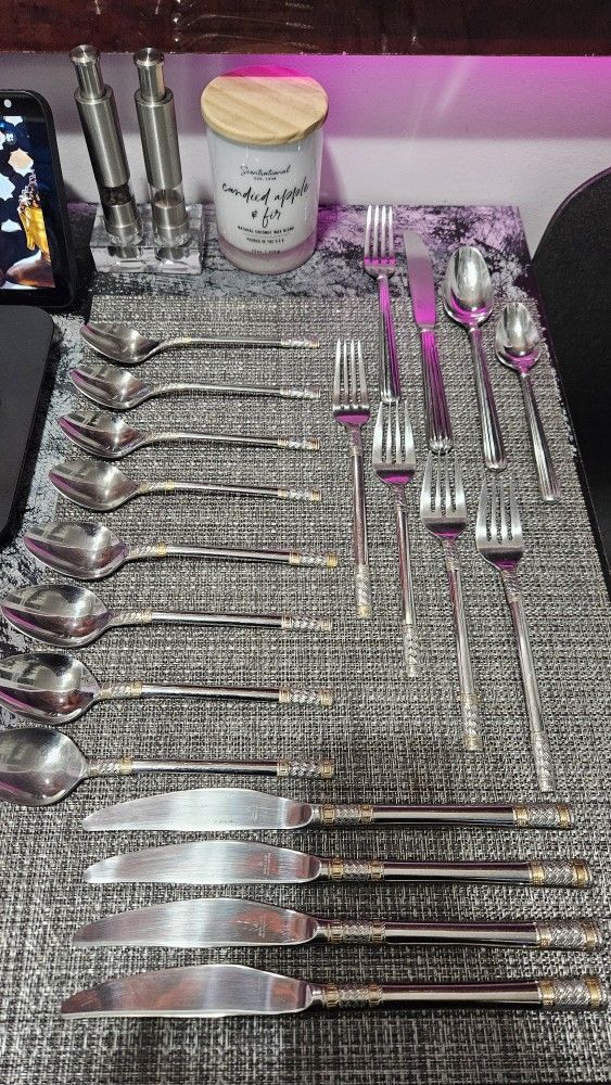 Rare Vintage (20) Stainless Korea Silverware Set MIKASA & WALLACE Silversmiths 18/8