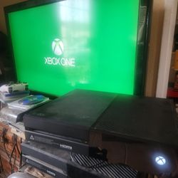 Xbox One 500Gb "Console Only" Stuck on Green Screen "As Is 