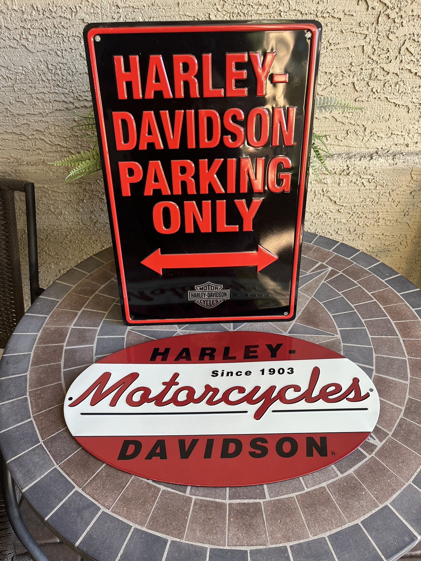 Harley Signs 