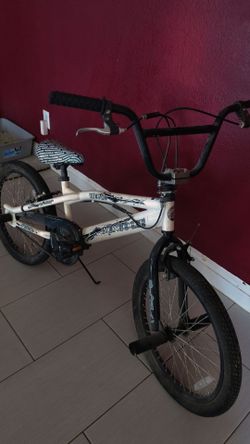Mongoose bionic freestyle bike