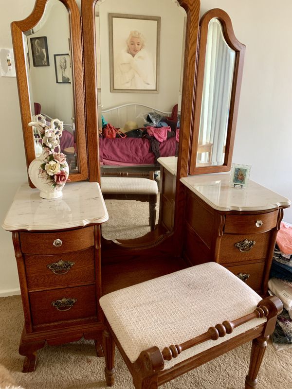Vanity Lexington Trifold Mirror Chair For In Alhambra Ca Offerup