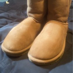 women’s uggs size 8 or 6.5y 
