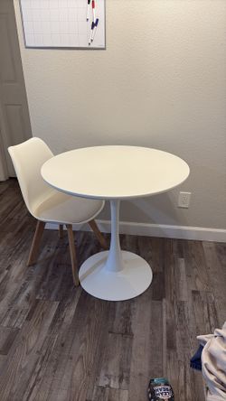 32in Tulip Dinning Table