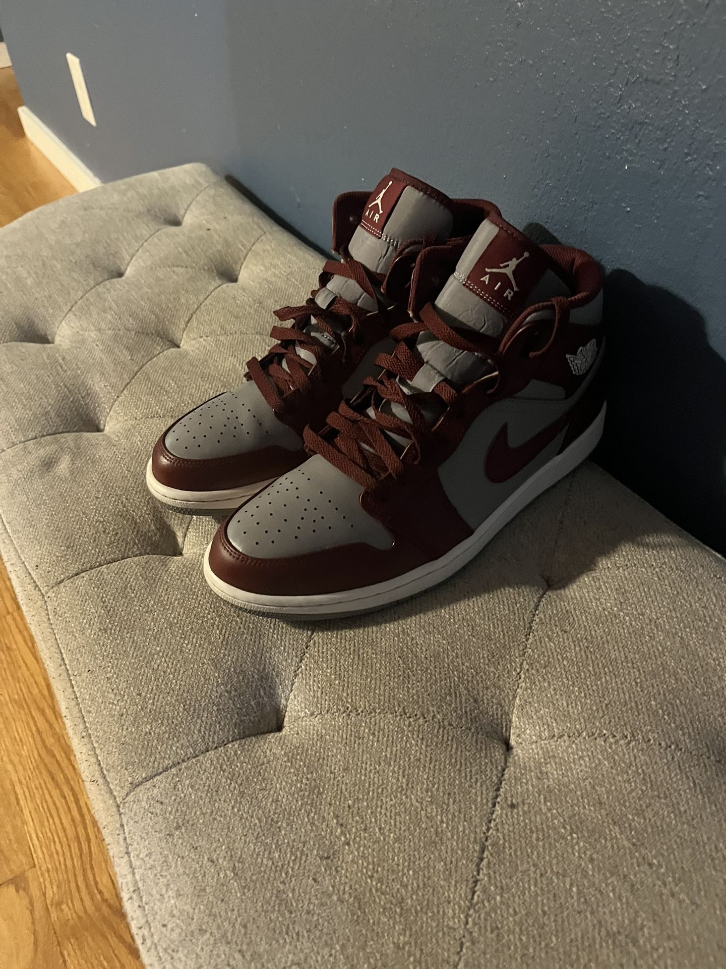 2022 Air Jordan 1 Mid 'Cherrywood Red