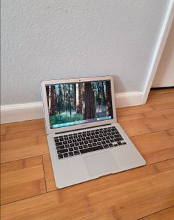 Macbook air 13 inch  i5 8gb ram 256gb ssd, Adobe, ms office, logic, final cut,charger or best offers