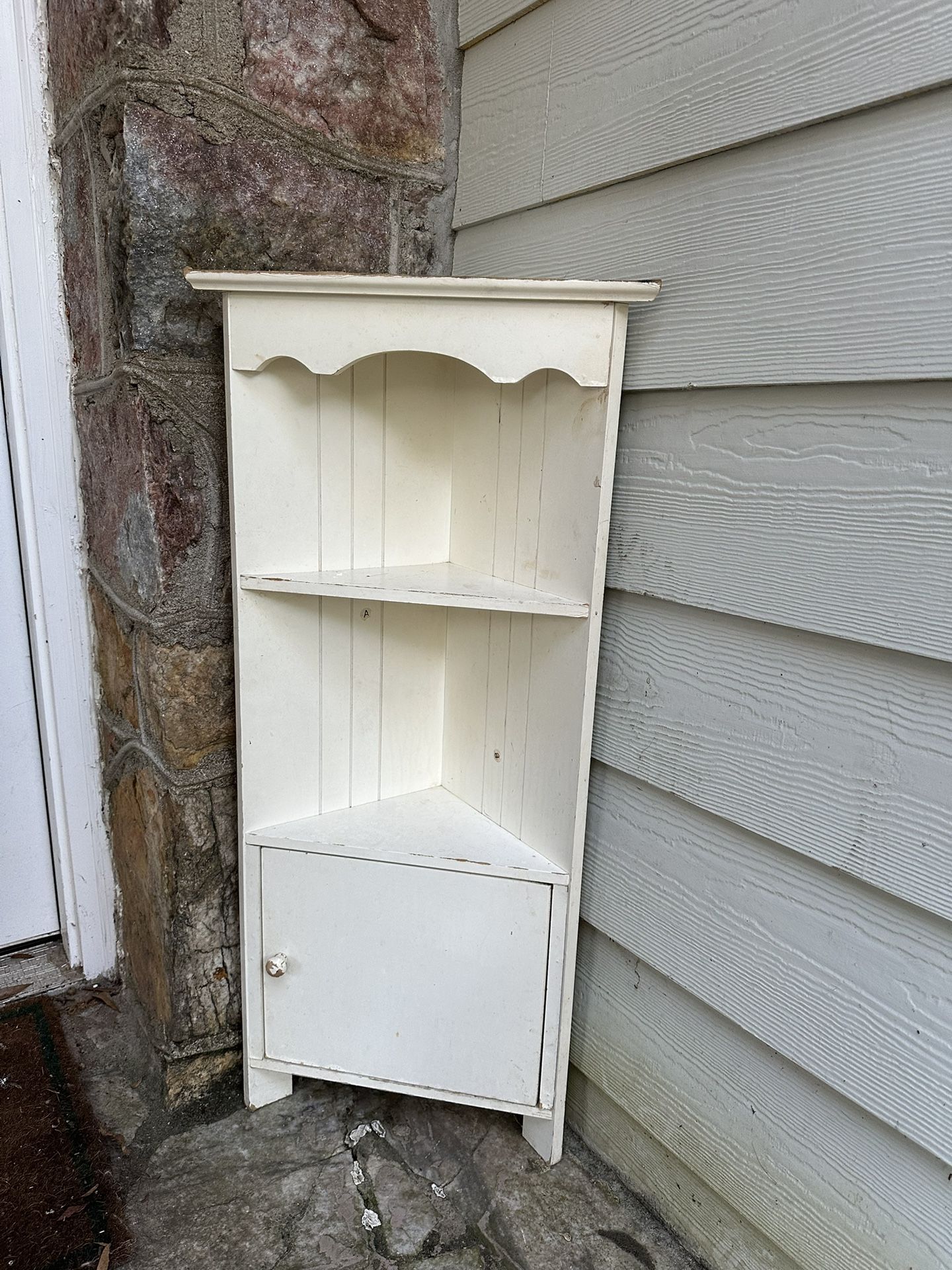 Cornered Small Shelf 